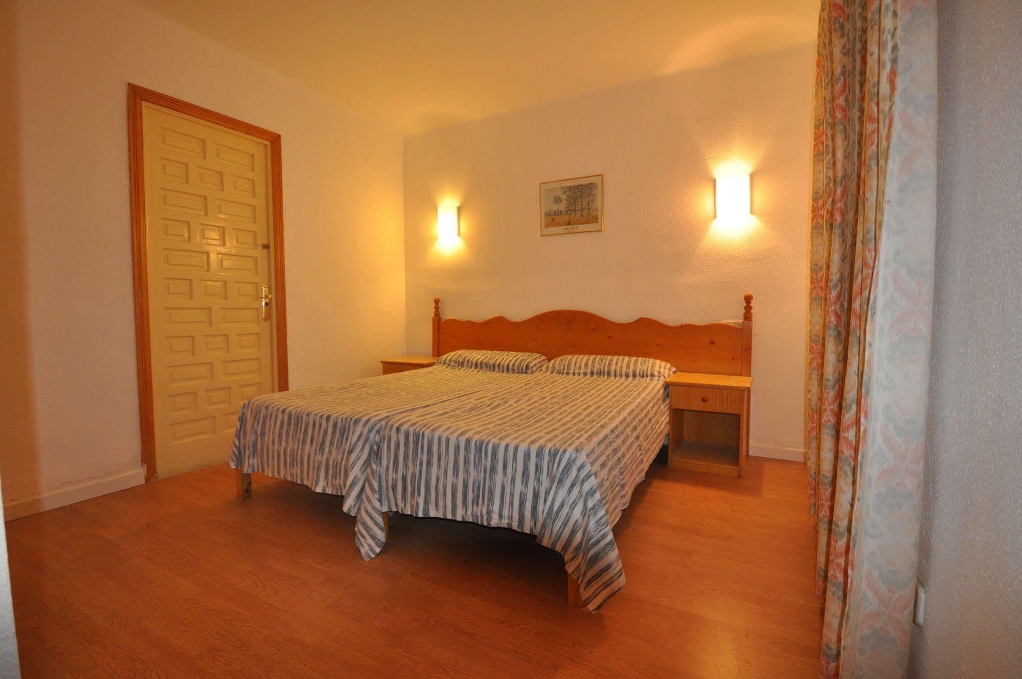 Apartamentos Cala D'Or Park 팔마데마요르카 외부 사진